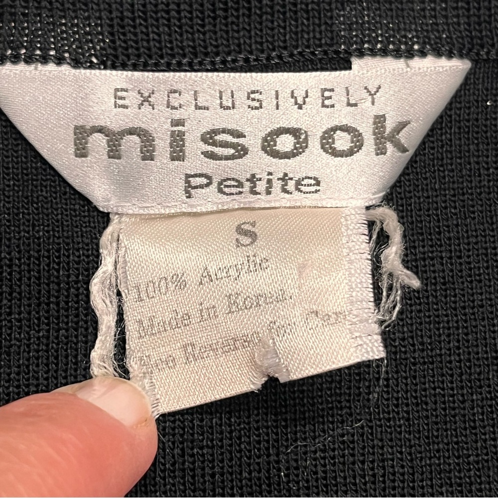Exclusively Misook Solid Black Stretch Acrylic Kn… - image 8